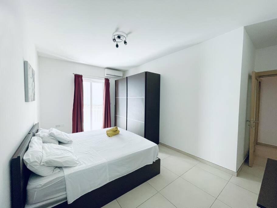 Stylish Modern Central Apartment 4 Paceville St. Julian's Zewnętrze zdjęcie